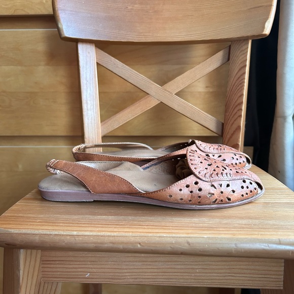 Vintage Sling Back Sandal Shoes 🤎 - Picture 2 of 4